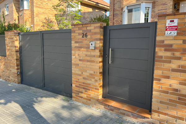 Puertas y Vallas de Aluminio Chalets