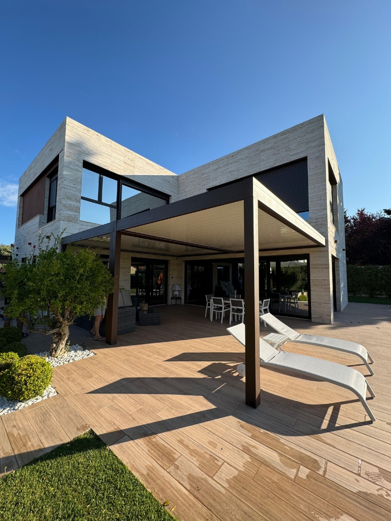 Pérgolas de aluminio Techo Fijo instalación