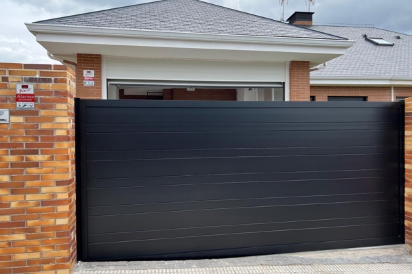 Puertas y Vallas de Aluminio Instalación