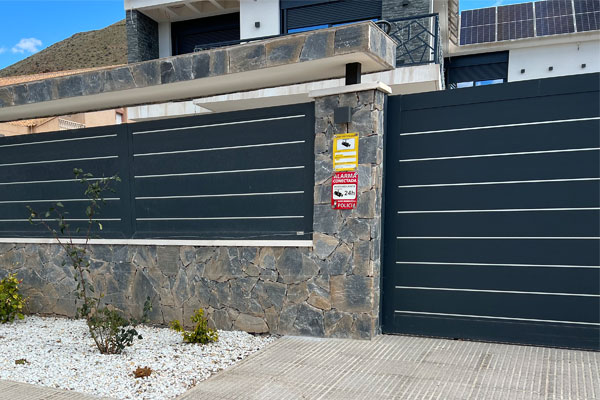 Puertas y vallas de aluminio ahorro