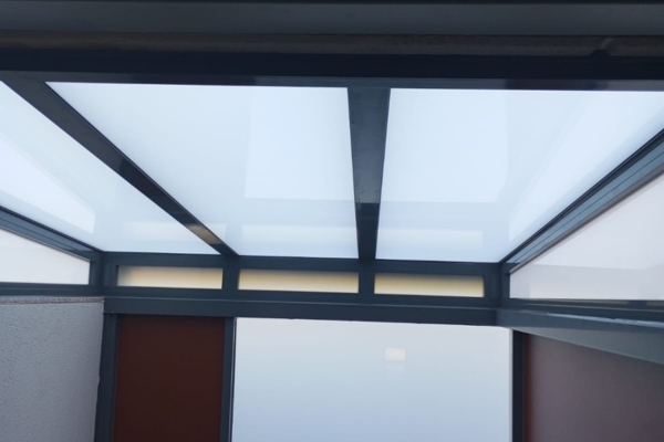 Ventajas del Cerramiento de Terraza con Cortinas de Cristal