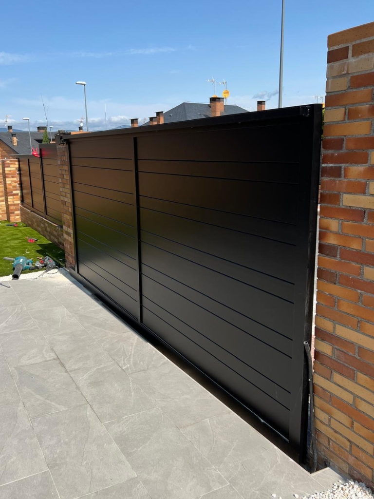 Ventajas de las puertas y vallas de aluminio soldado